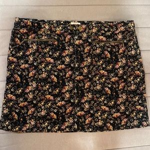 Trendy, floral mini skirt from Target (Size: US 16)